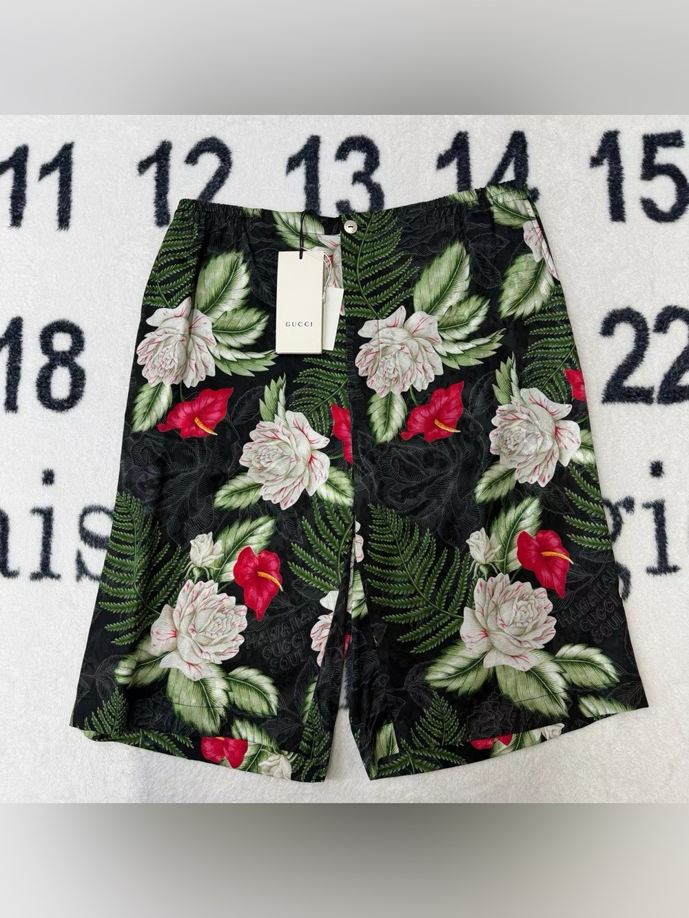 🚩steal Gucci Black Tropical Floral Print Shorts
